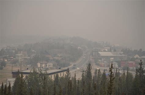 Firefighters hoping for rain for ‘reprieve’ in battling wildfires in Alberta-N.W.T.